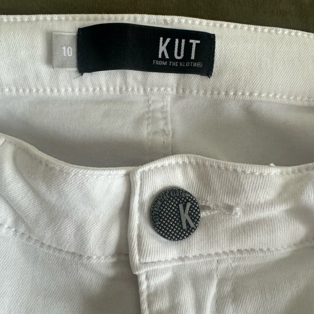 Kut from the Kloth White High-Rise Straight Jeans with Frayed Hem